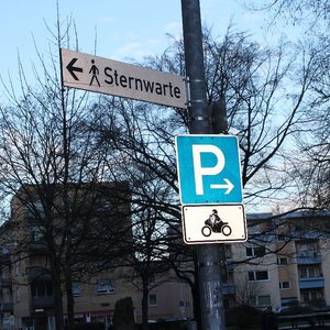 Wegeschild zur Sternwarte (2014, BK)