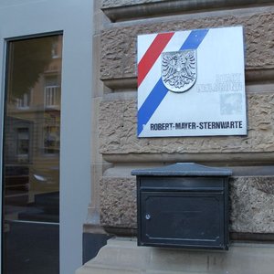 Schild "Robert-Mayer-Sternwarte" (Jan. 2014, BK)