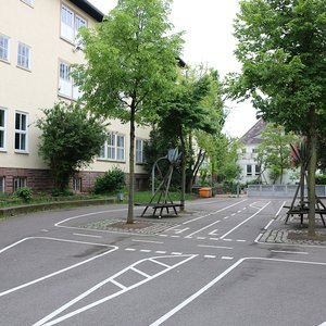 Schulhof (Mai 2014, HMS)