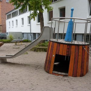 Spielplatz Uhlandstraße (2013, KB)