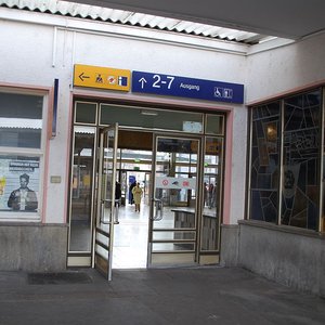 Eingang vom Bahnsteig (Jan. 2014, EK)