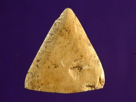 Pfeilspitze aus Knochen, gefunden in Klingenberg, ca. 7500 Jahre alt (2019, StM HN)