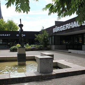 Bürgerhaus mit Seeräuberbrunnen (Juni 2014, BK)