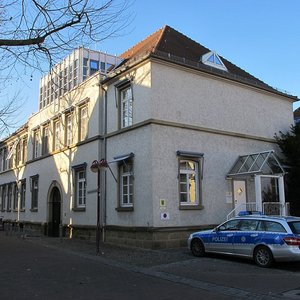 Das alte Rathaus mit Polizeiposten und Notariat (Jan. 2012, FL)