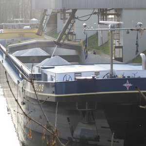 Schiff beim Beladen (Mrz. 2011, FL)