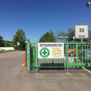 Öffnungszeitenschild (Mai 2018, VN)