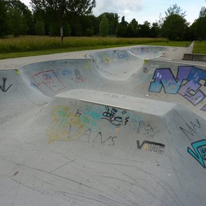 Skaten, Kicken oder Hockeyspielen (Juni 2014, KB)