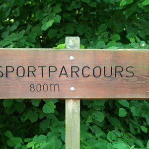 Hinweisschild Sportparcours (2013, UM)