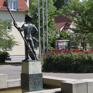 Seeräuberbrunnen mit Geschichtstafeln (Juni 2014, BK)