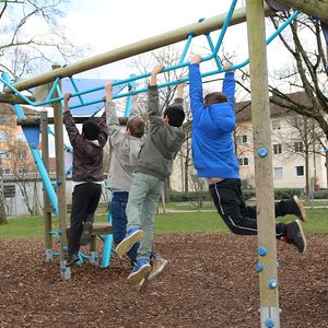 Jungs am Spielgerät (Mrz. 2014, FL)