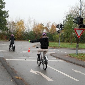 Linksabbiegen Fahrrad (Nov. 2013, EK)