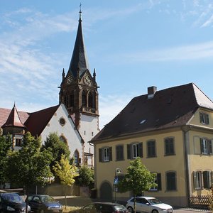 Stadtkirche mit Pfarrhaus (Juni 2014, BK)