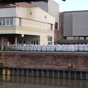 Hafen mit Salzsäcken (Jan. 2014, KB)