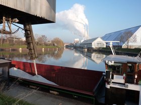 Schiff am Salzhafen (Jan. 2014, KB)