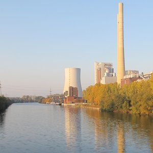 Kohlekraftwerk mit Neckar (Okt. 2011, FL)